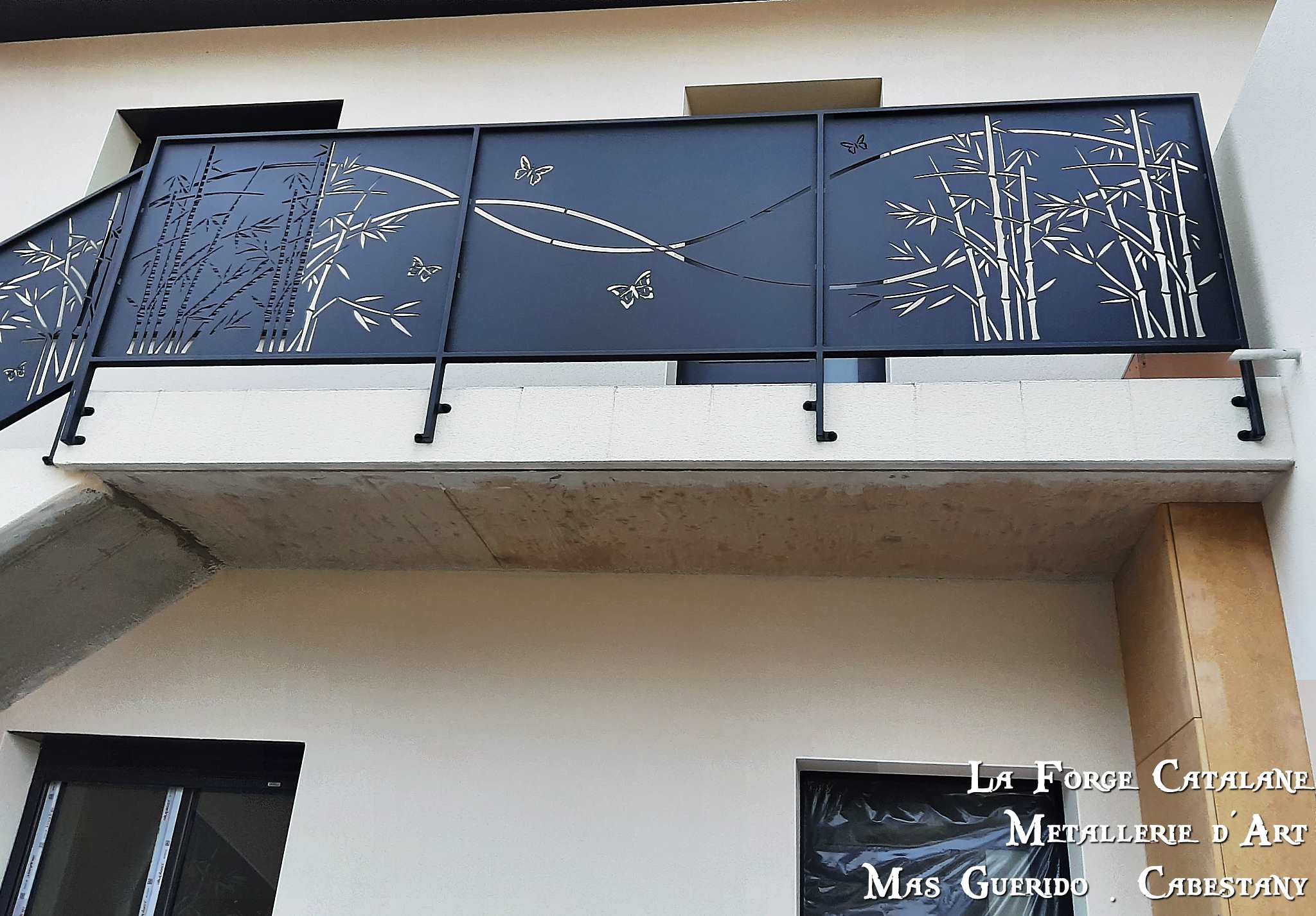 Garde corps avec motif decoupé au laser Forge Catalane.jpg